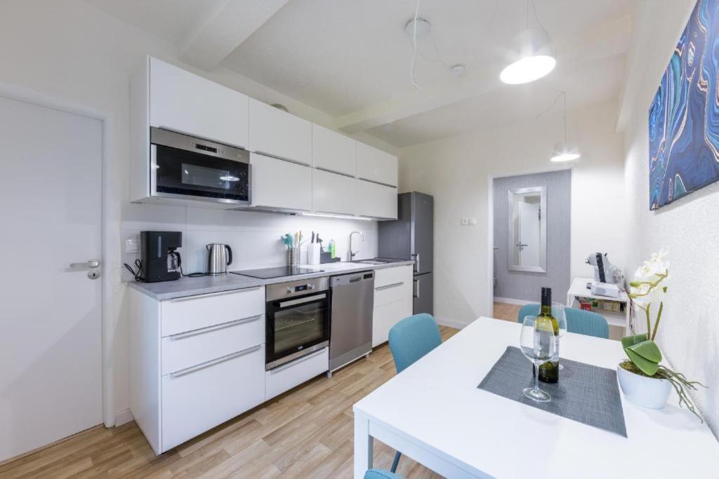 קרלובי וארי Promenade View Apartment מראה חיצוני תמונה