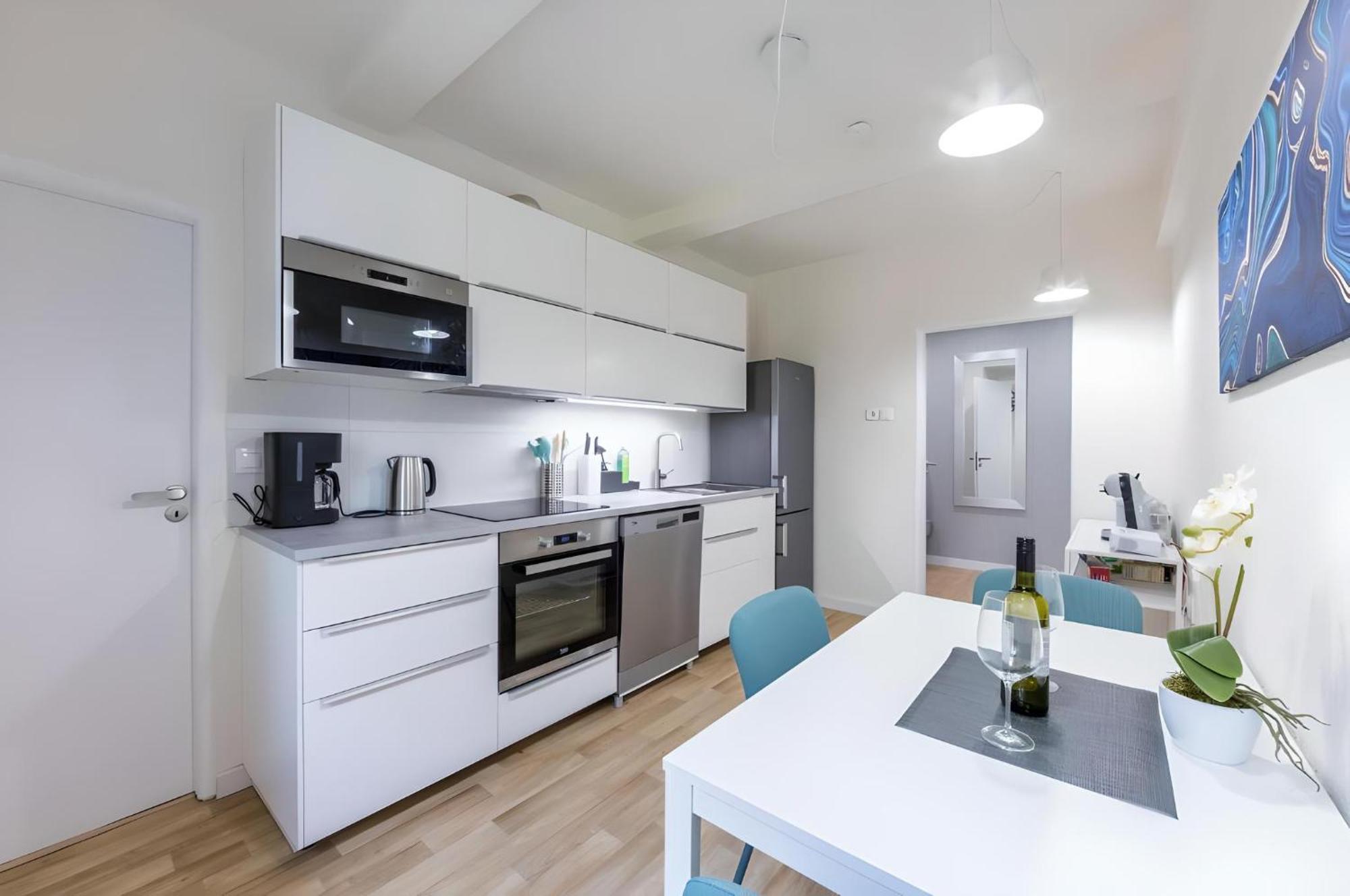 קרלובי וארי Promenade View Apartment מראה חיצוני תמונה