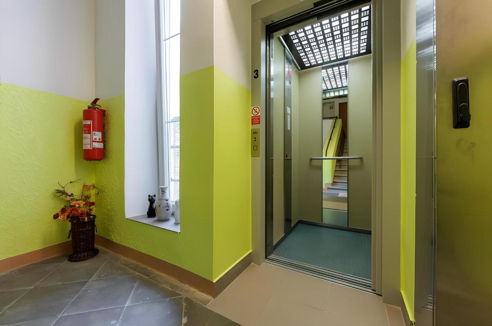 קרלובי וארי Promenade View Apartment מראה חיצוני תמונה